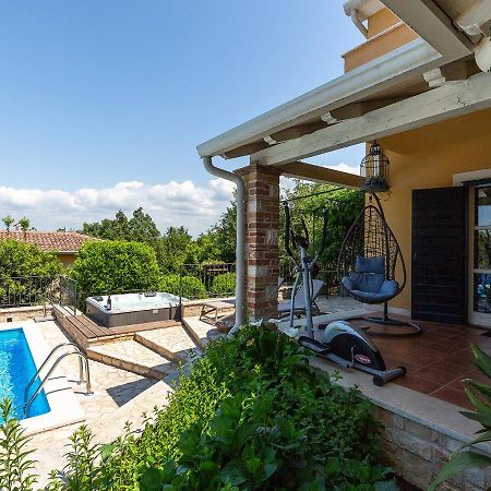 Villa Salvea With Heated Pool Montizana Exterior photo