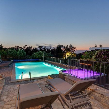 Villa Salvea With Heated Pool Montizana Exterior photo