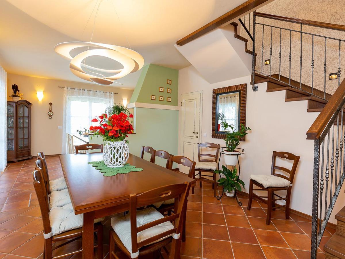 Villa Salvea With Heated Pool Montizana Exterior photo