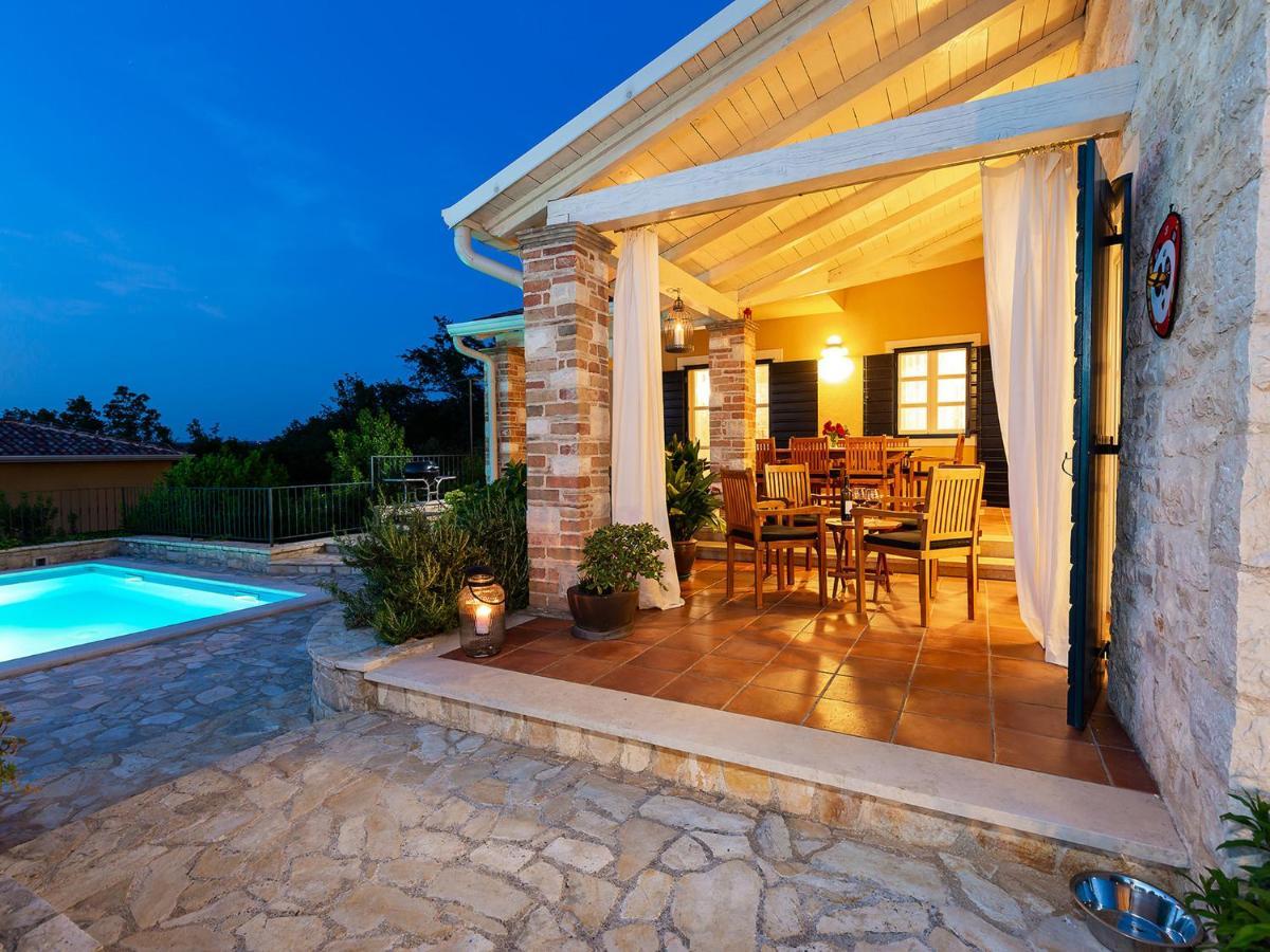 Villa Salvea With Heated Pool Montizana Exterior photo