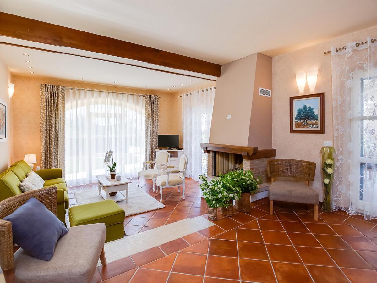 Villa Salvea With Heated Pool Montizana Exterior photo