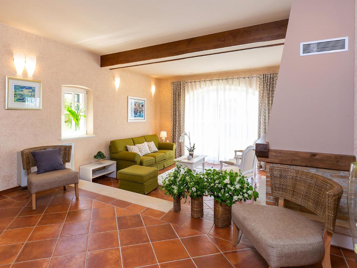 Villa Salvea With Heated Pool Montizana Exterior photo