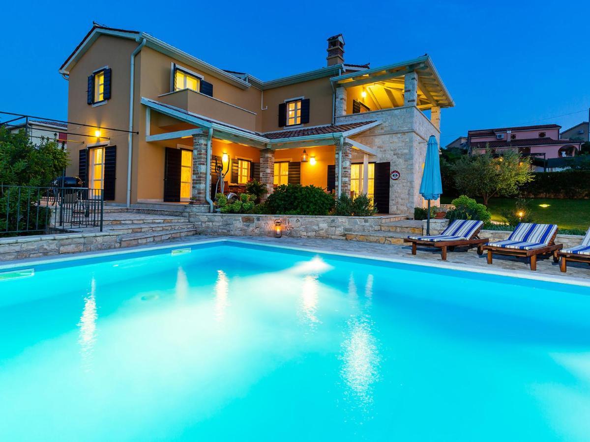 Villa Salvea With Heated Pool Montizana Exterior photo