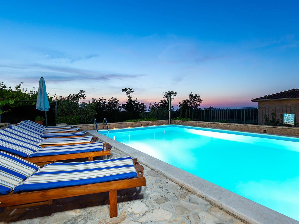 Villa Salvea With Heated Pool Montizana Exterior photo