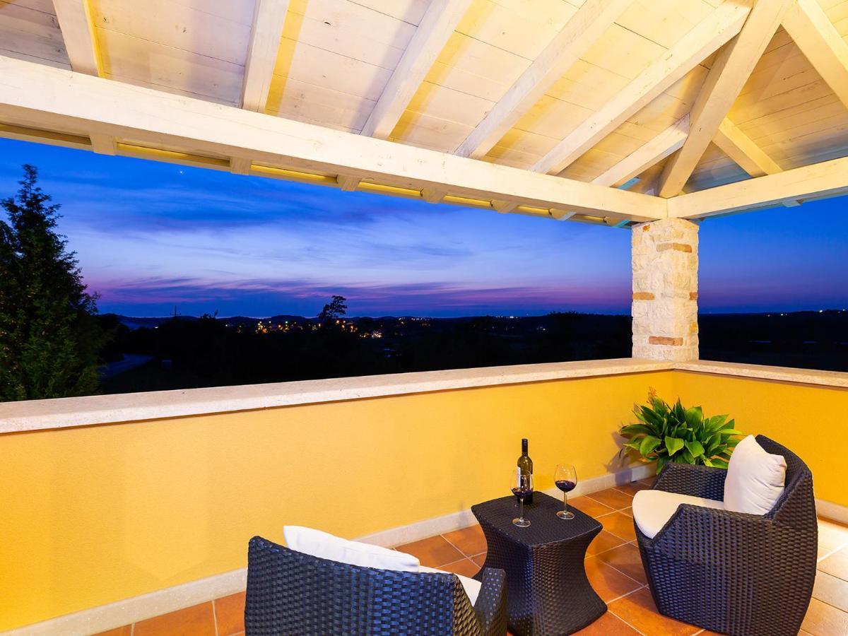 Villa Salvea With Heated Pool Montizana Exterior photo