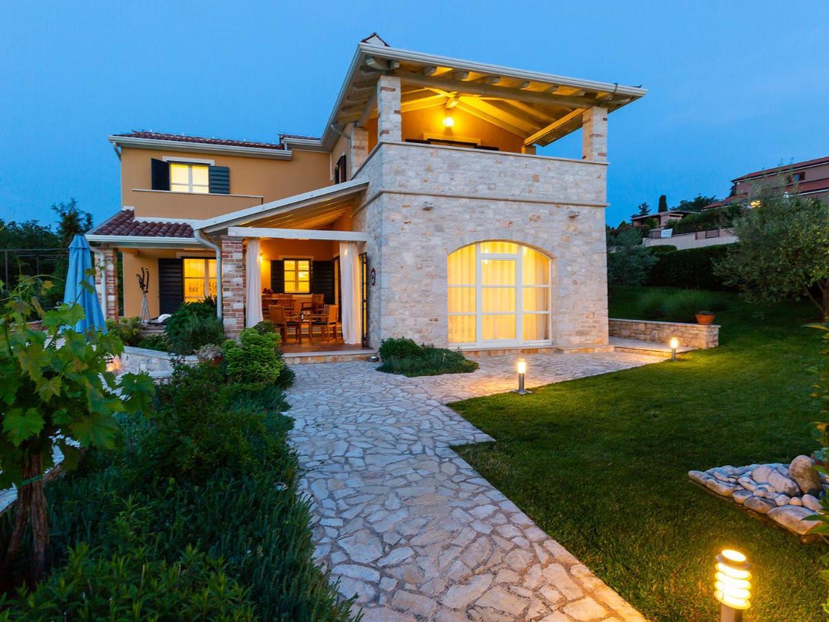 Villa Salvea With Heated Pool Montizana Exterior photo
