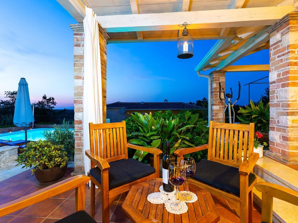 Villa Salvea With Heated Pool Montizana Exterior photo