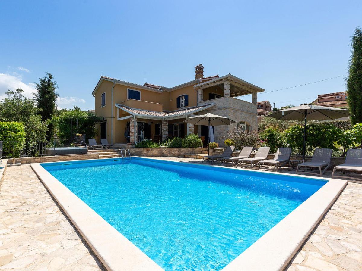 Villa Salvea With Heated Pool Montizana Exterior photo