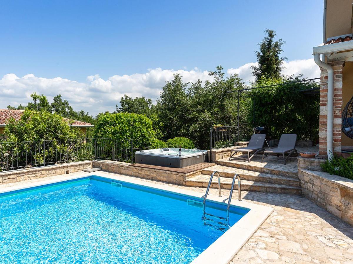 Villa Salvea With Heated Pool Montizana Exterior photo