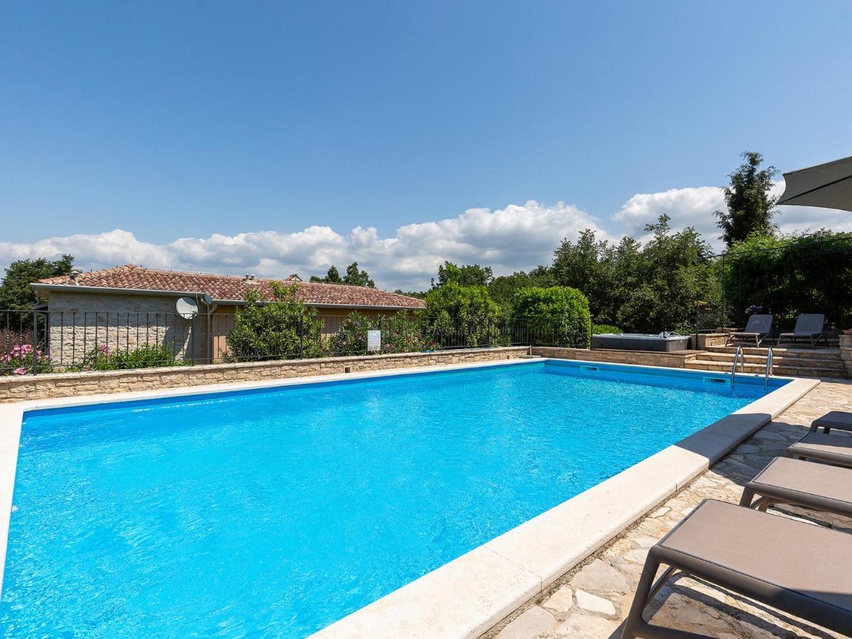 Villa Salvea With Heated Pool Montizana Exterior photo