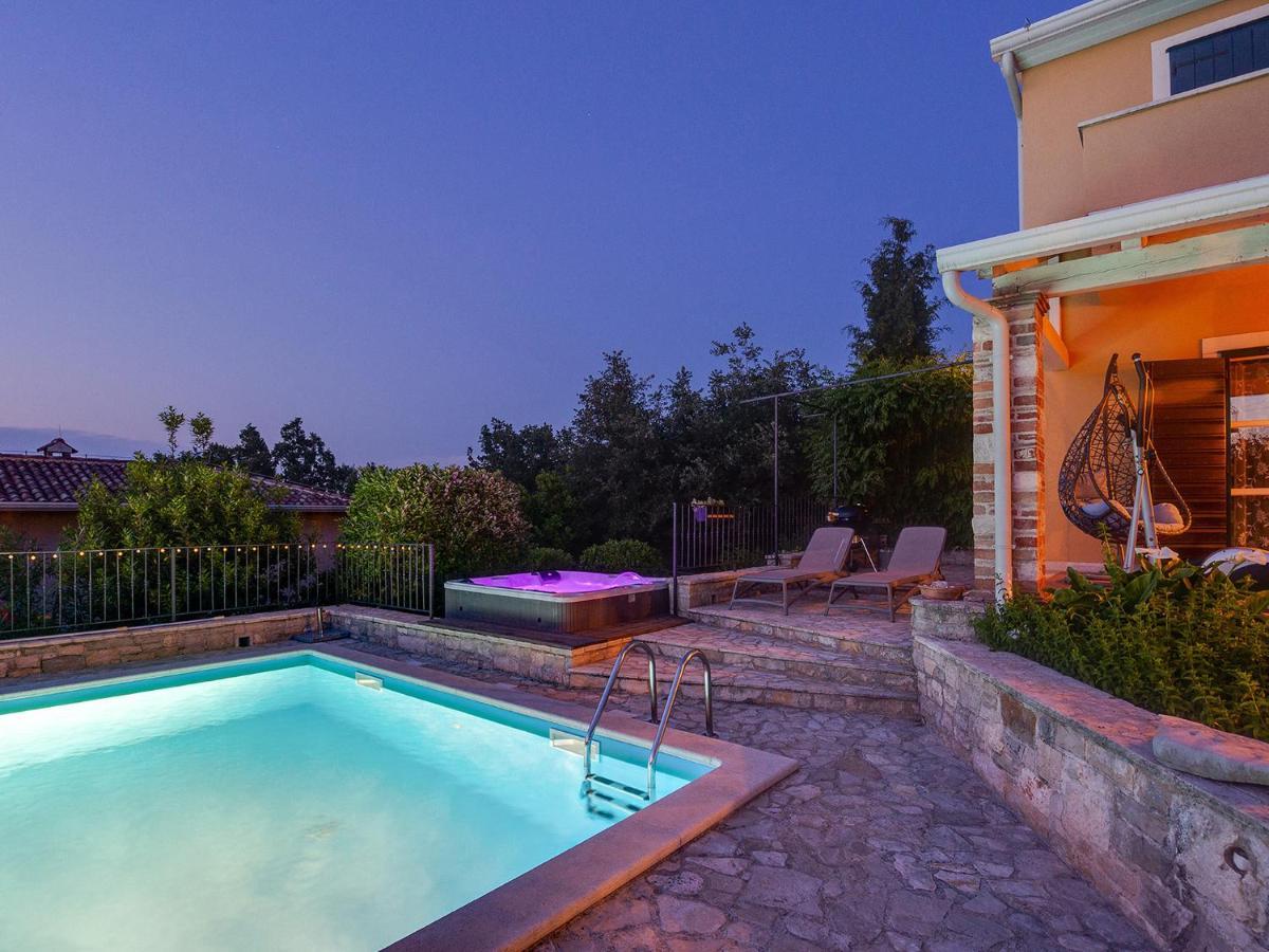 Villa Salvea With Heated Pool Montizana Exterior photo